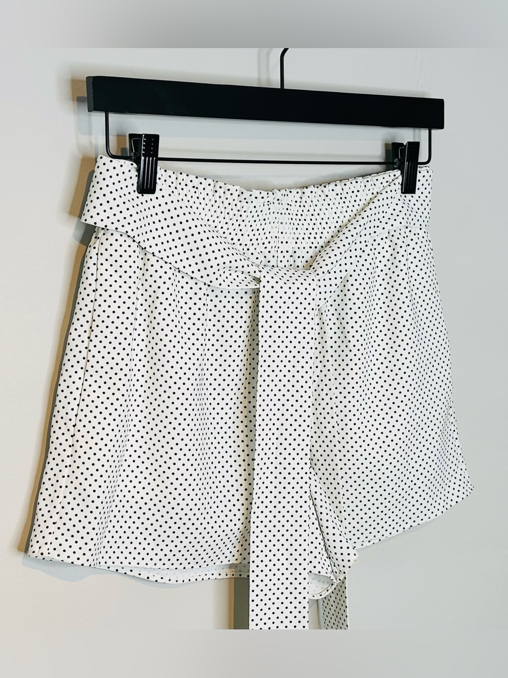 Alice + Olivia Soft White Black Mini Dot High-Waist Tie-Front Shorts NWT - Picture 4 of 15
